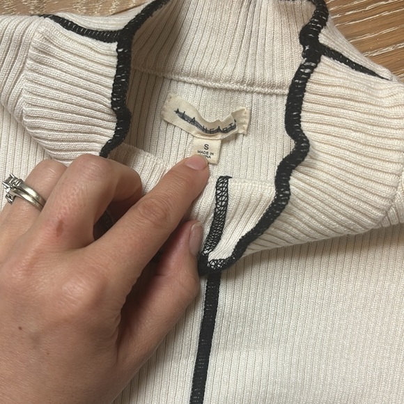 Never worn cream LA Hearts cropped sweater. - Picture 2 of 3